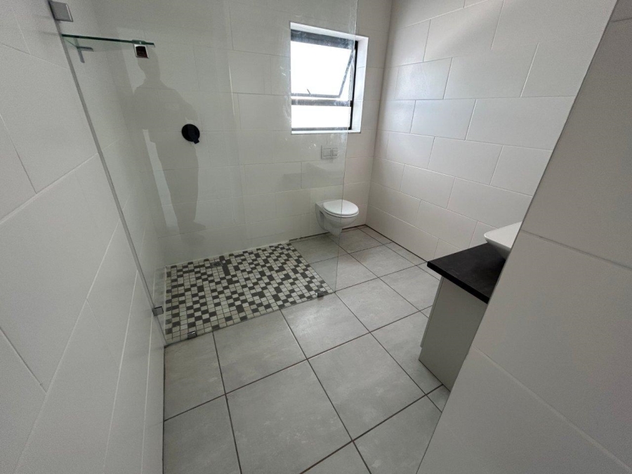 5 Bedroom Property for Sale in Wavecrest Eastern Cape